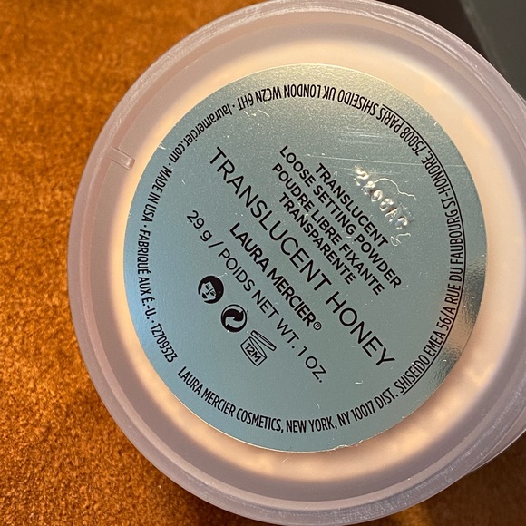 Laura Mercier Translucent Setting Powder & Velour Puff (NEW) - Picture 8 of 11